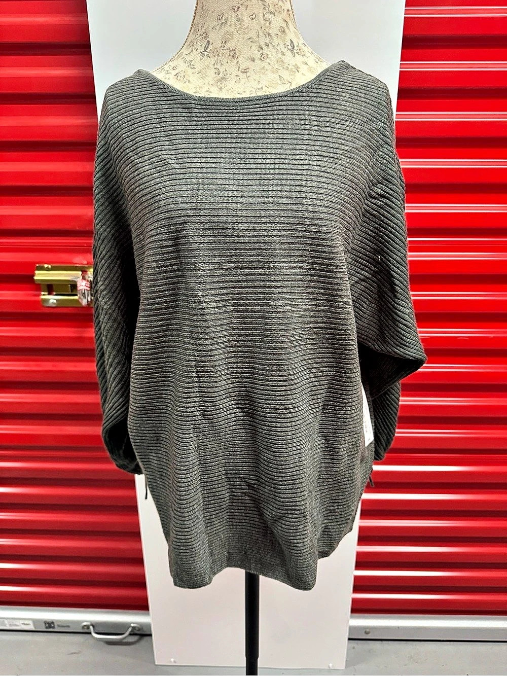 a.n.a Ruched Sleeve Sweater in Gray Size Large NWT